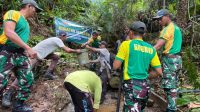 Peduli Pemenuhan Air Bersih, Satgas Yonarmed 11 Kostrad Bangun Saluran Mata Air di Wilayah Perbatasan