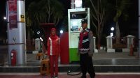 Kunjungi SPBU, Prekat Polsek Banyusari Berikan Rasa Aman
