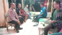 Bhabinkamtibmas Polsek Telagasari Lakukan Ronda Bersama Warga Untuk Jaga Keamanan Lingkungan