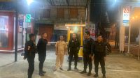 Anggota Sat Samapta Polres Karawang Polda Jabar Tingkatkan keamanan di pasar johar Karawang