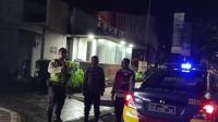 Polsek Karawang Kota Anggota Samapta Lakukan Patroli Preventif, Cek Kamtibmas di Pertigaan Kodim Kabupaten Karawang