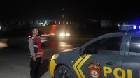 Polsek Karawang Kota Susuri Jalan Lingkar Luar Tanjungpura saat Sedang Berpatroli
