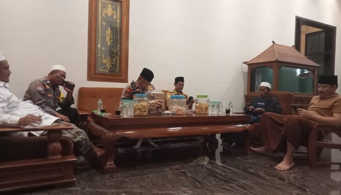 Kapolsek Pasar Kemis Silaturahmi ke Kediaman Abah Entoh, Kasepuhan cilongok