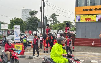 Perkuat Keamanan Wilayah, Ditpolsatwa Korps Sabhara Gelar Patroli Berkuda di Margonda Depok
