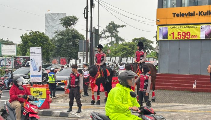 Perkuat Keamanan Wilayah, Ditpolsatwa Korps Sabhara Gelar Patroli Berkuda di Margonda Depok