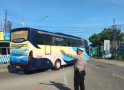 Personil Lalu-lintas Polsek Ciwandan Laksanakan Giat Pengaturan, Antisipasi Kepadatan Jalur Wisata