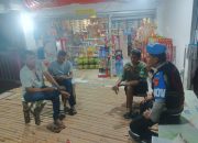 Anggota Polsek Batujaya Himbau Masyarakat Desa Batujaya melalui kegiatan Ngawangkong