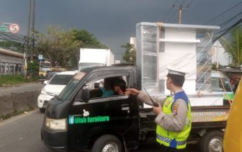 Kanit Lantas IPTU Udi Muhdi Pimpin PECAK Sore, Lalin Ramai Lancar Terkendali