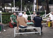 Melalui Siskamling Malam, Babinsa Jalin Komsos dan Tingkatkan Keamanan Lingkungan