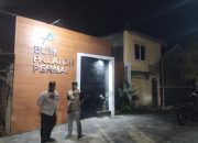 Anggota Piket Polsek Rangkasbitung Polres Lebak Patroli Ke Perumahan Palaton Sampaikan Pesan Kamtibmas Kepada Security