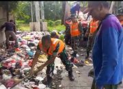 Satgas Sampah Kodim 0510/Tigaraksa Bersihkan Sampah Di Jayanti