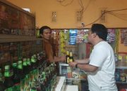 Kring Serse Polsek Banyusari Datangi Toko Jamu Temukan Miras 2 Botol Kecil